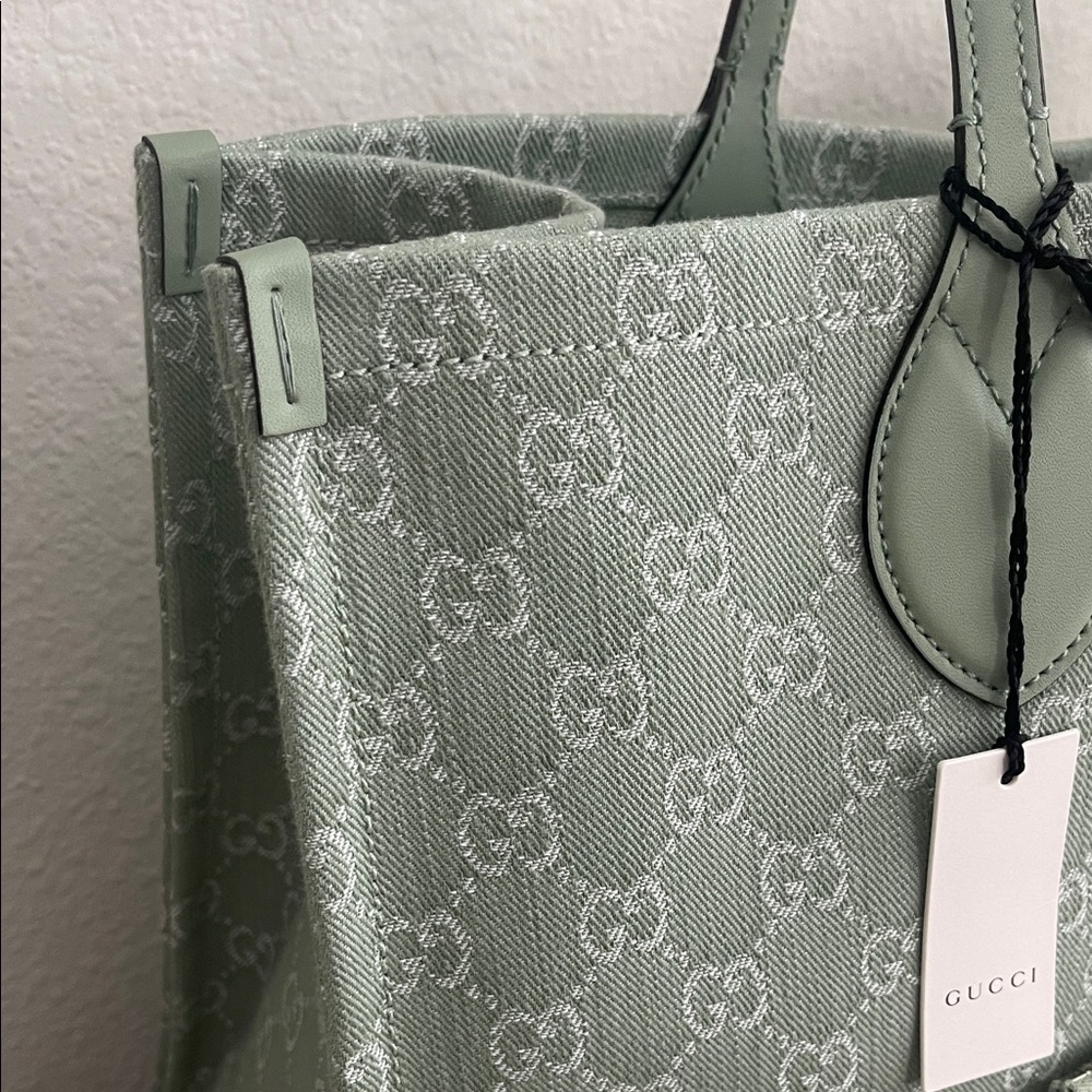 $3850 New GUCCI LG Mint Sage Green Supreme Tote with Detachable Matching Pouch - Picture 5 of 17